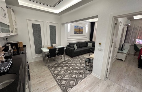 Sultanahmet Apartment | Charming 2 bedroom Flat with Turkish Hammam Near Blue Mosque and Hagia Sofia