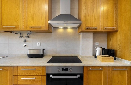 Alges Apartment | Charming 2-Bedroom Flat Near Lisbon & Belém