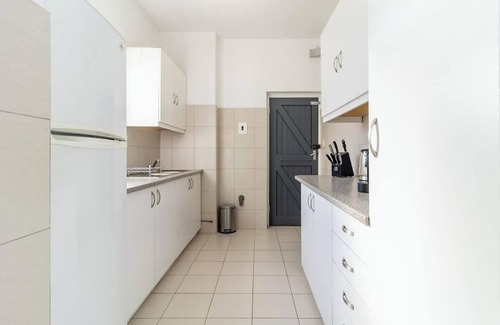 Camps Bay Cabin | Charming 2 Bedroom, Garden Cottage, CampsBay, Cape Town, South Africa