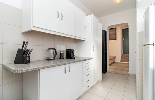 Camps Bay Cabin | Charming 2 Bedroom, Garden Cottage, CampsBay, Cape Town, South Africa