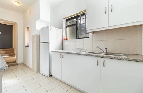 Camps Bay Cabin | Charming 2 Bedroom, Garden Cottage, CampsBay, Cape Town, South Africa