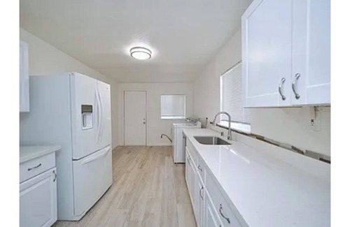 Southeastern Sacramento House | Charming 2-bedroom house with WiFi, AC in welcoming Sacramento