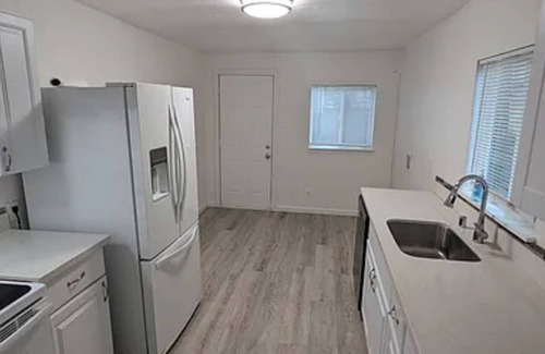 Southeastern Sacramento House | Charming 2-bedroom house with WiFi, AC in welcoming Sacramento