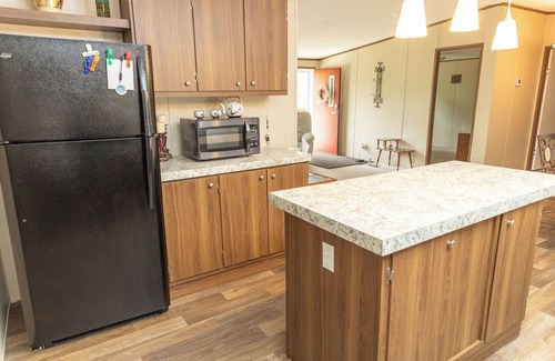 Alexander House | Charming 2-bedroom house with WiFi, AC in welcoming Weaverville