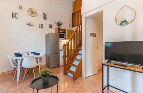 Eyguieres House | Charming 2-bedroom house with pool, WiFi, AC in peaceful Eyguières