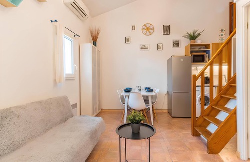 Eyguieres House | Charming 2-bedroom house with pool, WiFi, AC in peaceful Eyguières