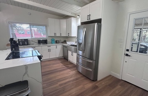 Clear Lake House | Charming 2-bedroom house in peaceful Clearlake with AC & lots of parking