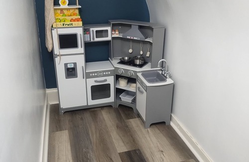 Old Brooklyn House | Charming 2-bedroom house, pet friendly w/private parking and yard in Clevelan