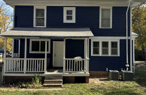 Manhattan House | Charming 2-bedroom house- 3 blocks from Aggieville in wonderful MHK