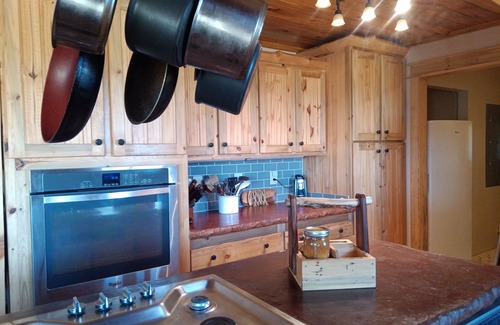 Saint Stephens House | Charming 2-bedroom house with WiFi and AC