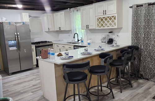 Woodstock House | Charming 2-bedroom house with WiFi, AC in fabulous Woodstock