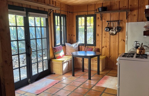 Ojai House | Charming 2 bedroom home with loft and guest house in serene downtown Ojai