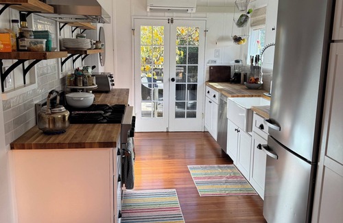 Ojai House | Charming 2 bedroom home with loft and guest house in serene downtown Ojai