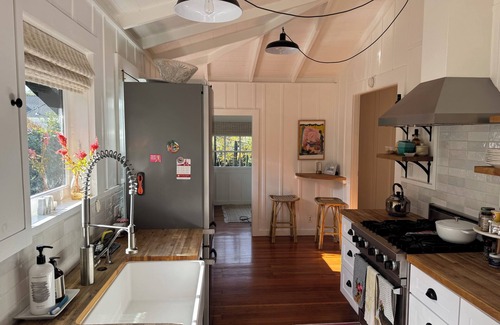 Ojai House | Charming 2 bedroom home with loft and guest house in serene downtown Ojai