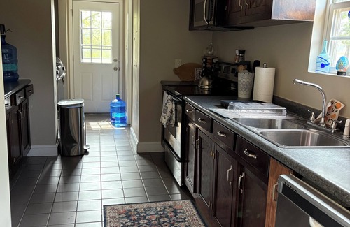 Dale House | Charming 2-bedroom house in enjoyable Beaufort on the water.