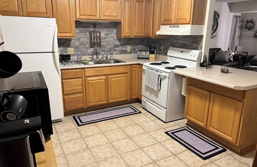 Madison House | Charming 2-bedroom house close to airport and downtown with many amenities