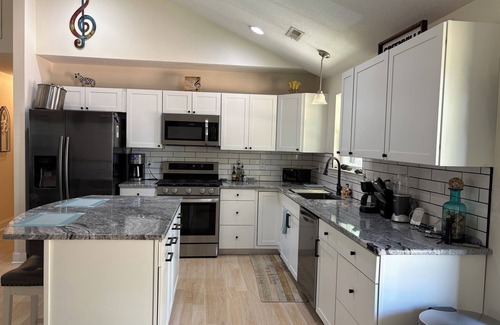 Greenville - Spartanburg House | Charming 2-bedroom house in wonderful Taylors with AC, WiFi