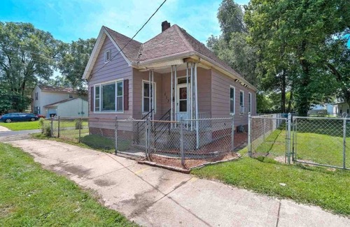 Peoria House | Charming 2-bedroom house in amazing Peoria with AC