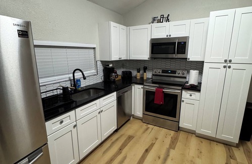Tampa House | Charming 2-bedroom house with WiFi, AC in fantastic Tampa