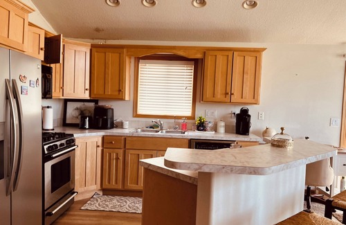 Burbank House | Charming 2-bedroom King+King bedroom house in near Ponca with WiFi, AC