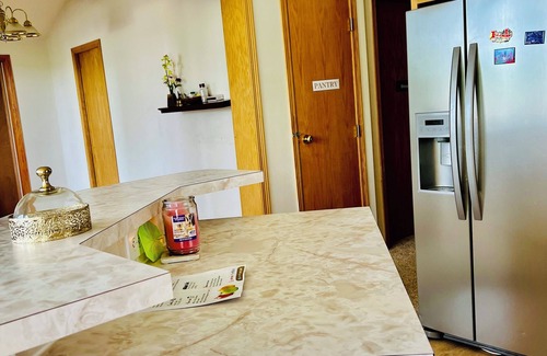 Burbank House | Charming 2-bedroom King+King bedroom house in near Ponca with WiFi, AC