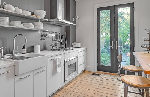 Riverside House | Charming 2-Bedroom Leslieville Gem with Private Backyard and More!