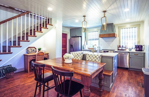 Maryville Cottage | Charming 2-bedroom + Loft cottage in Maryville Tennessee