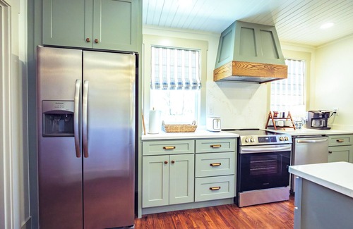 Maryville Cottage | Charming 2-bedroom + Loft cottage in Maryville Tennessee