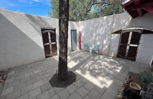 Nob Hill House | Charming 2-bedroom house in fabulous Nob Hill Albuquerque with WiFi, AC