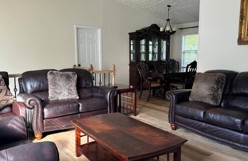 Douglasville House | Charming 2-bedroom house with AC and WiFi in fantastic Douglasville