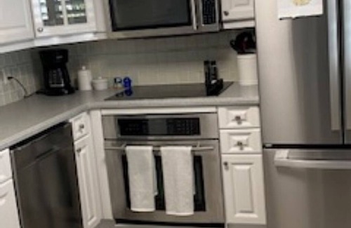 Fort Pierce Condo | Charming 2-bedroom condo, fitness room, on golf course, tiki, Hutchinson Island