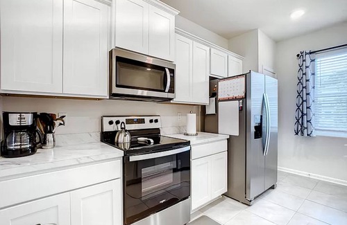 Arlington House | Charming 2-bedroom townhome in beautiful Jacksonville near beach and downtown.