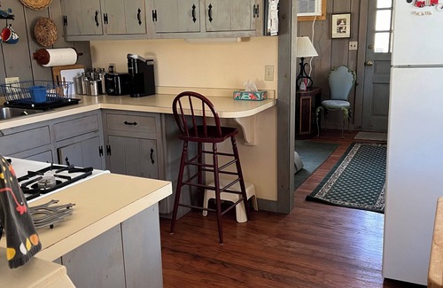 Killingworth Cottage | Charming 2-bedroom farm cottage in quiet Killingworth neighborhood