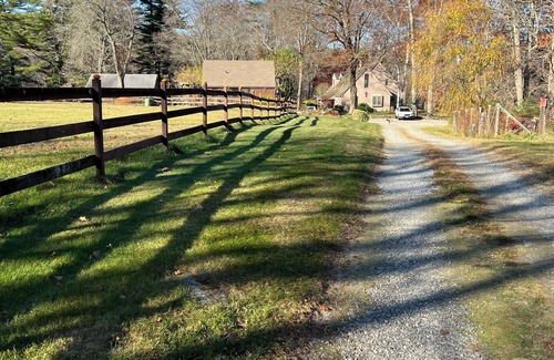 Killingworth Cottage | Charming 2-bedroom farm cottage in quiet Killingworth neighborhood