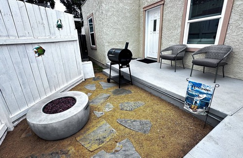 Port Hueneme Cottage | Charming 2-bedroom cottage in pleasant Port Hueneme with WiFi