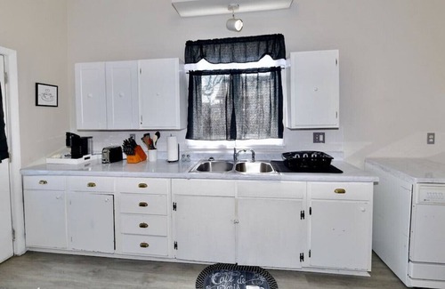 Babe Denny House | Charming 2BD/1BA Home Close to Downtown Indy - Ideal for Groups & Business Trips