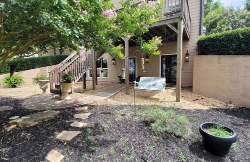 Hoschton Villa | Charming 2bedroom villa in the terrace level of the host home,Completely private