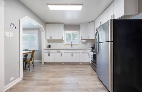 Sacramento House | Charming 2BR in West Sac w/Laundry & Patio
