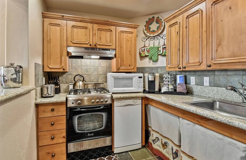 Zermatt Villa | Charming 2BR Midway Villa~Pool, Tubing, Skiing, Golfing Villa 2057-2