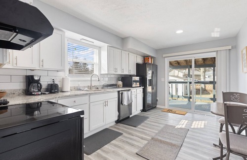 Lansing House | Charming 2BR South Lansing Retreat Close to MSU & Downtown