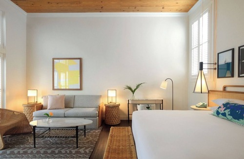 Old Town Hotel | Charming 2BR Stay, Ella’s | Garden Retreat w/Pool Access and Free Breakfast!
