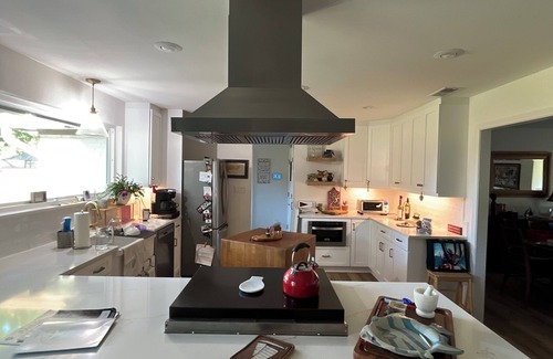 Fort Walton Beach House | Charming 3-bedroom house, close to the FWYC, Beach, and great restaurants!