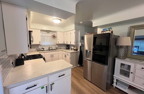 Clinton Township House | Charming 3-bedroom house with WiFi, AC in serene Clinton Township