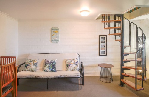Batehaven Apartment | Charming 3-Bed with Water Views Near Beach