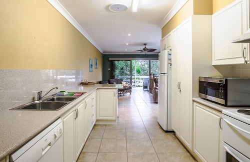 Batehaven Apartment | Charming 3-Bed with Water Views Near Beach