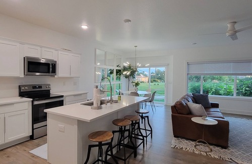 West Des Moines House | Charming 3-Bedroom TOWNHOME in WDM