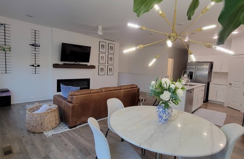 West Des Moines House | Charming 3-Bedroom TOWNHOME in WDM