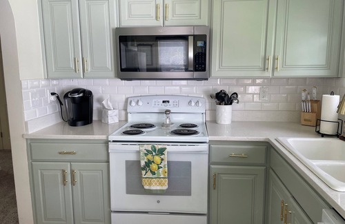 Sugar House House | Charming 3-bedroom house on golf course in Sugarhouse.