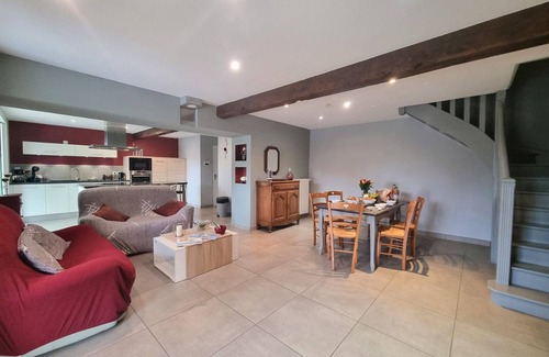 Saint-Galmier Cottage | Charming 3-Bedroom Cottage with Garden, Veranda, and Outdoor Games in Saint-Galmier