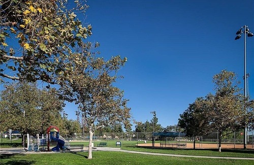 Mission Viejo Condo | Charming 3-bedroom condo with WiFi and AC in peaceful Mission Viejo